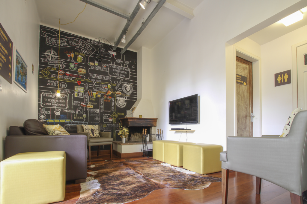 Sala de TV Brick Coliving Porto Alegre